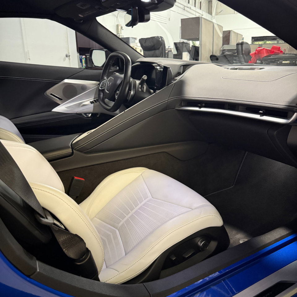 Used 2022 Chevrolet Corvette Stingray Preferred Conv w/ Z51 Performance Package RWD image 28