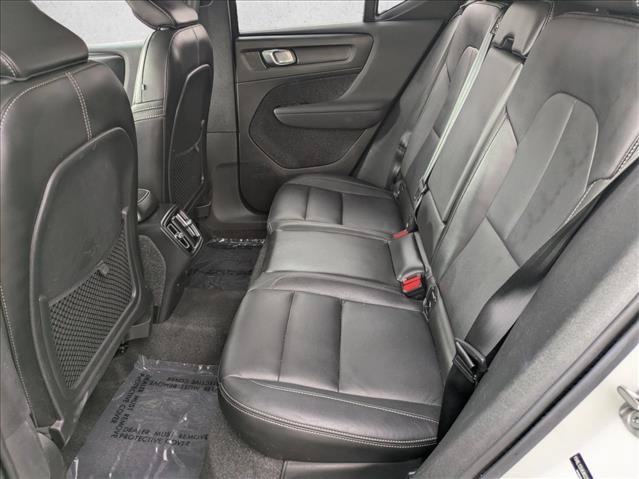 Used 2025 Volvo XC40 B5 Plus AWD/4WD image 17
