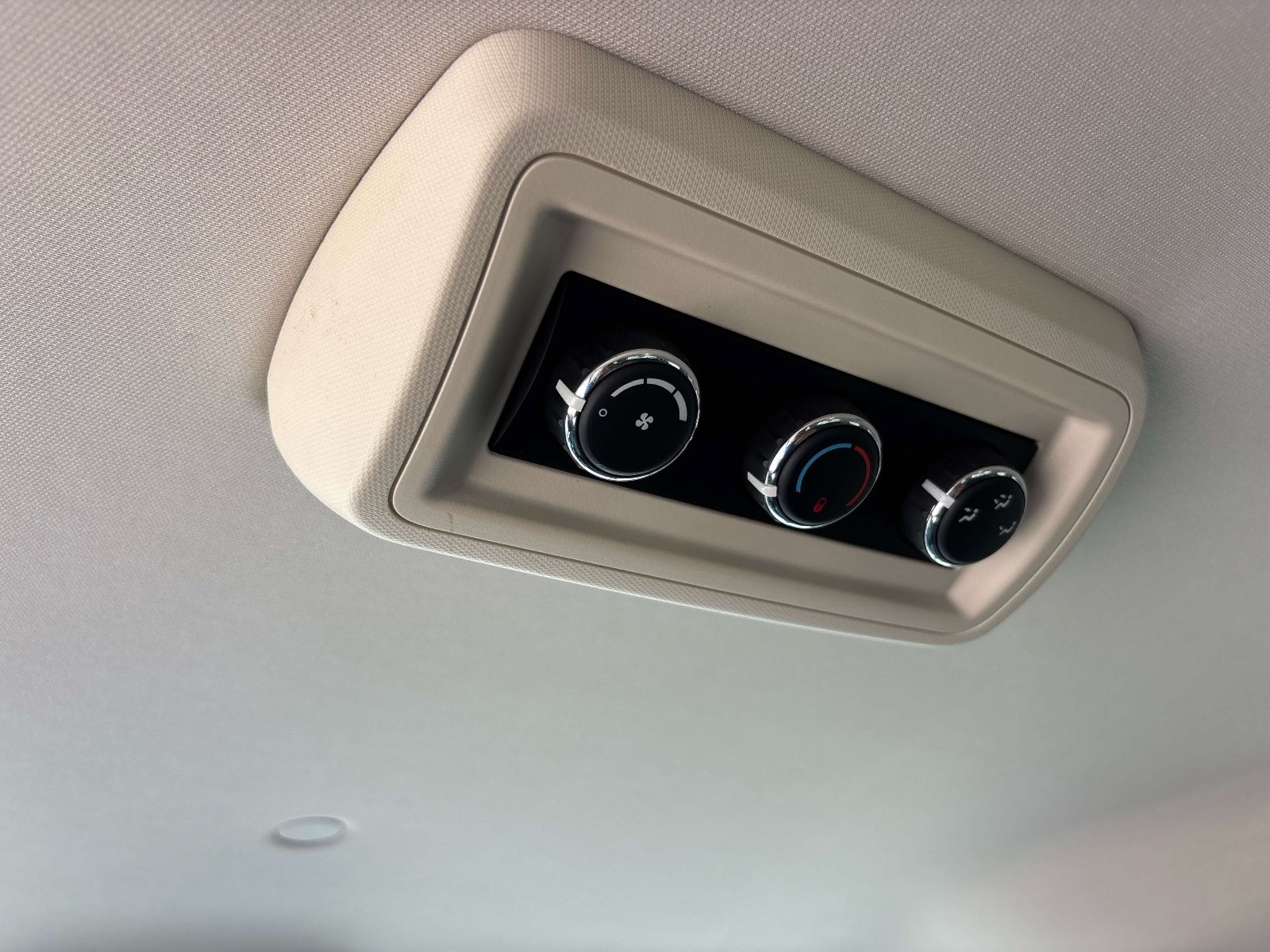 Used 2010 Chrysler Town & Country LX w/ PWR Convenience Group FWD image 12
