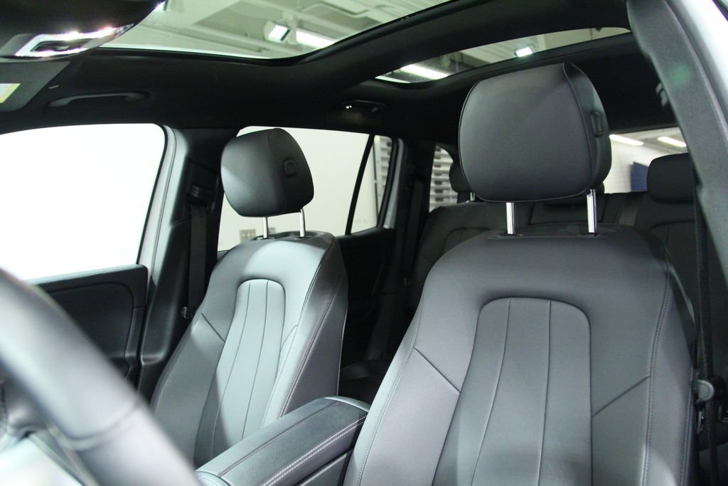 Used 2025 Mercedes-Benz GLB 250 4MATIC image 7