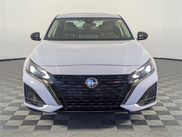 Used 2023 Nissan Altima 2.5 SR w/ SR Premium Package image 3