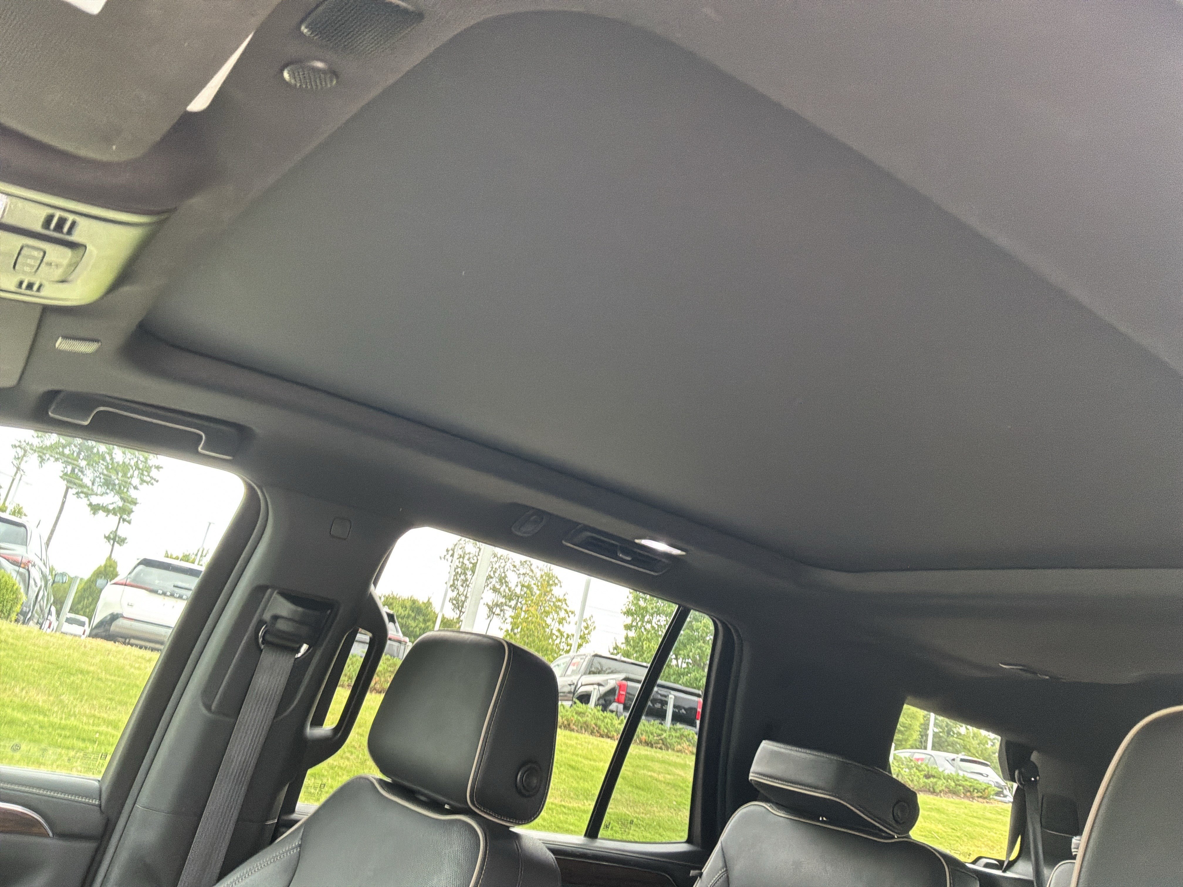 Used 2023 Chevrolet Tahoe Premier AWD/4WD image 28