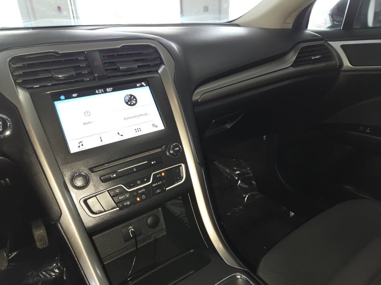 Used 2017 Ford Fusion SE w/ Fusion SE Technology Package FWD image 33