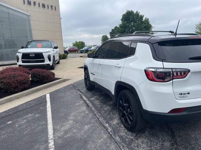 Used 2022 Jeep Compass Latitude w/ Sun and Sound Group AWD/4WD image 4