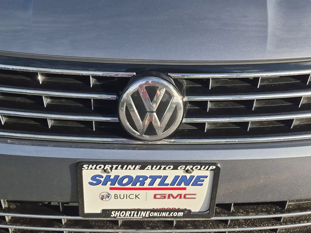 Used 2017 Volkswagen Passat 1.8T R-Line FWD image 10