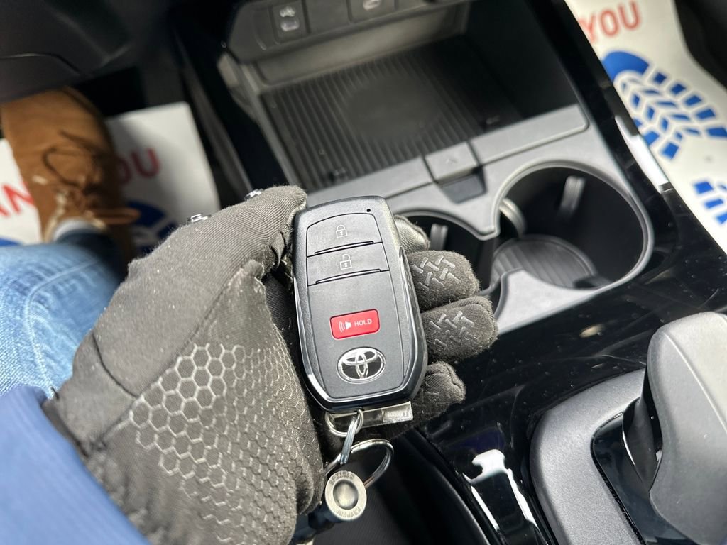 Used 2025 Toyota Prius LE image 27