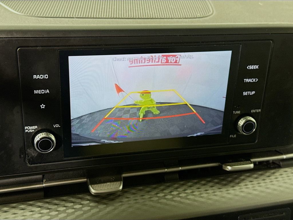 Used 2022 Kia Carnival LX image 5