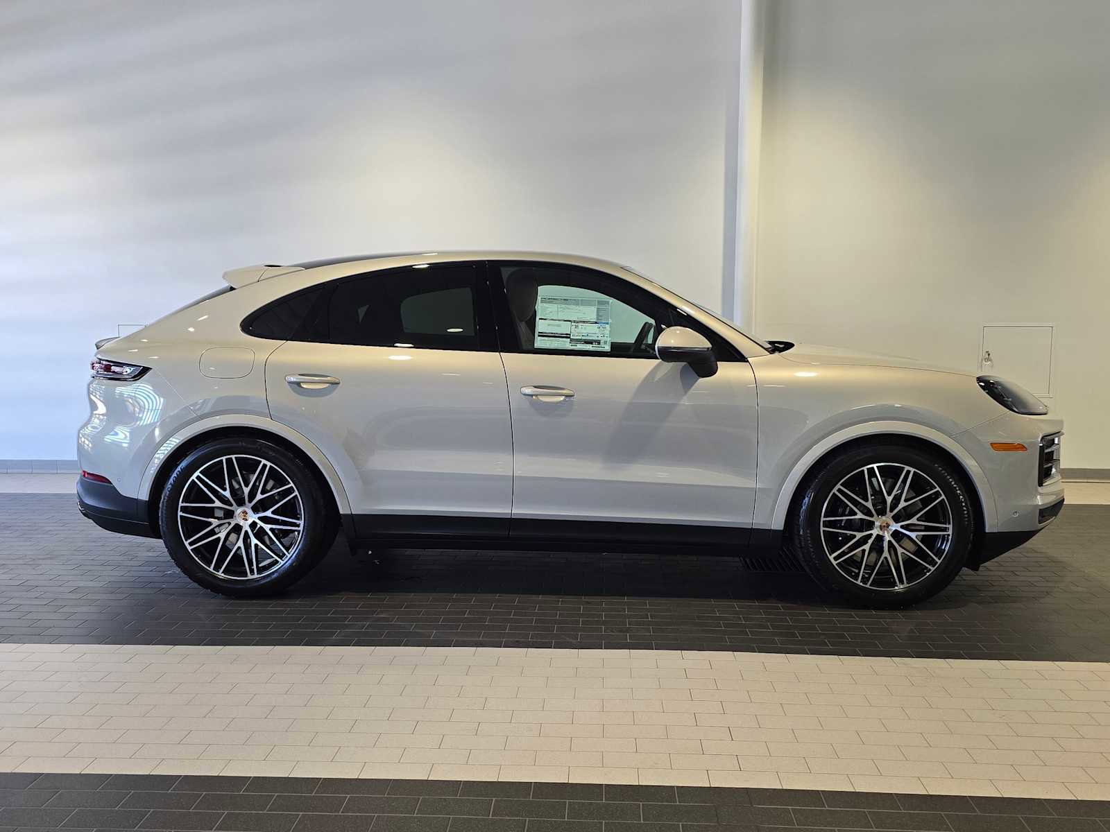 New 2026 Porsche Cayenne S image 8