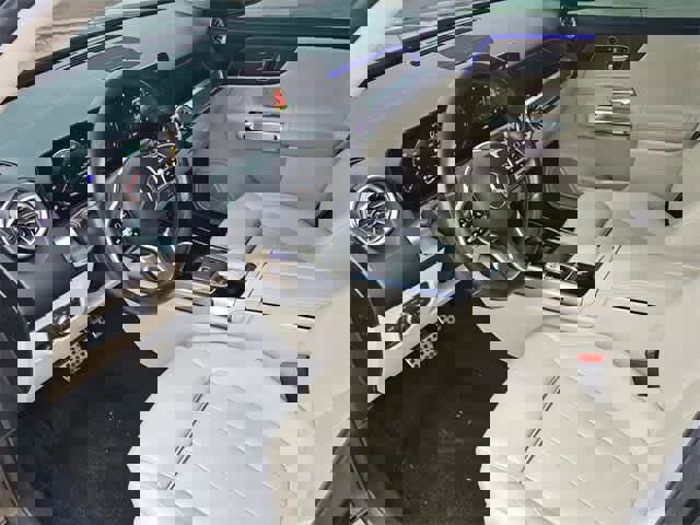 Used 2023 Mercedes-Benz GLB 250 image 2