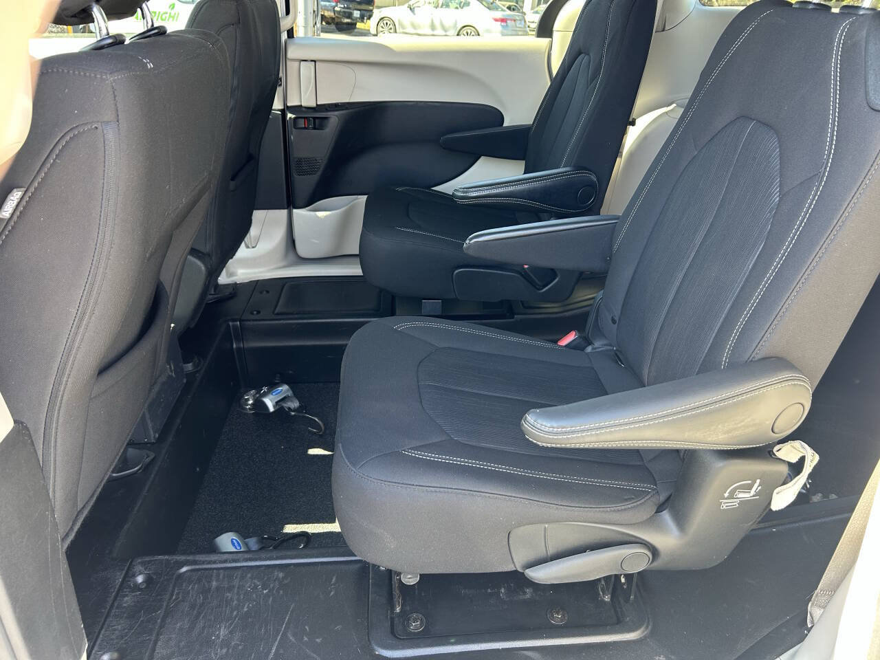 Used 2023 Chrysler Voyager LX FWD image 21