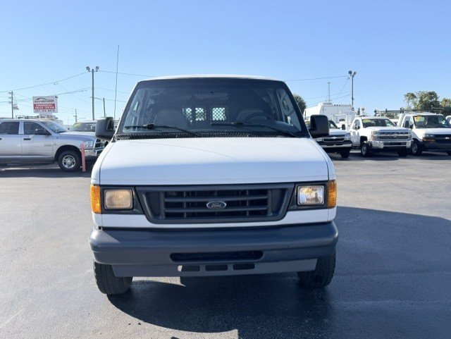 Used 2006 Ford E-250 and Econoline 250 RWD image 2
