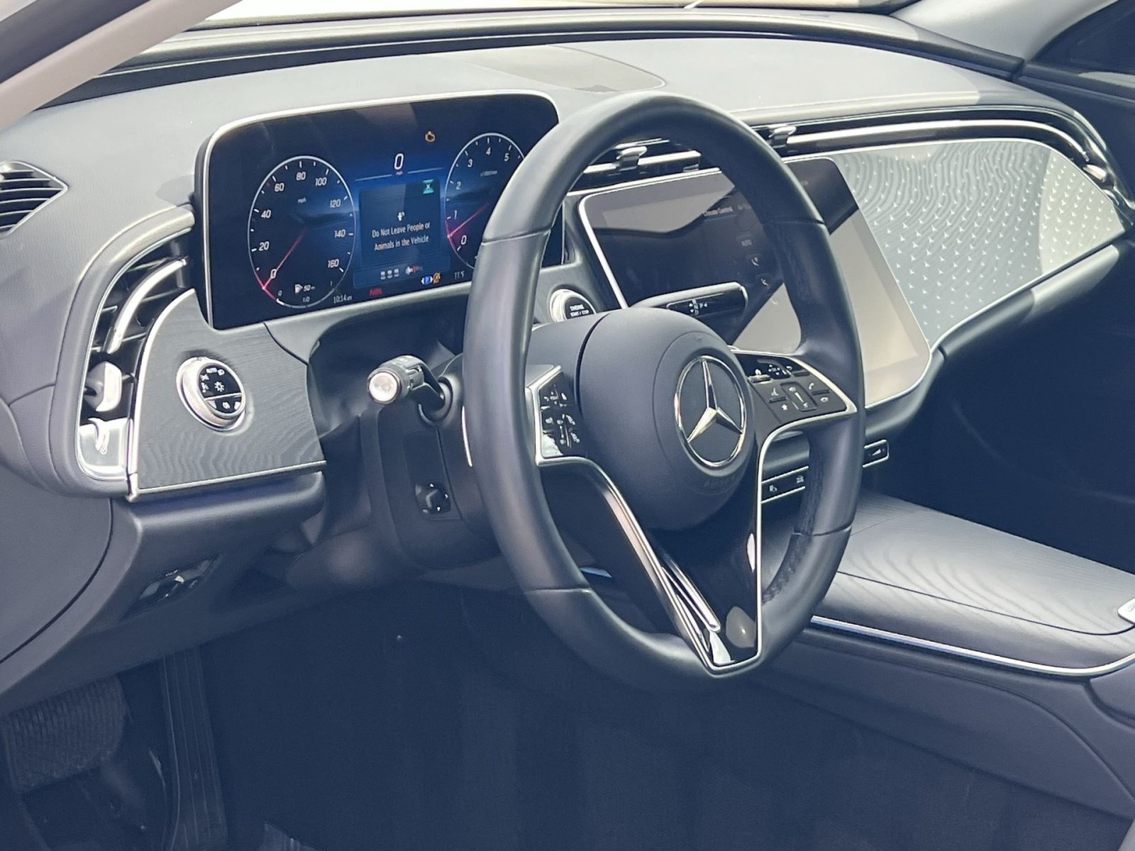 Used 2025 Mercedes-Benz E 450 4MATIC Sedan image 17