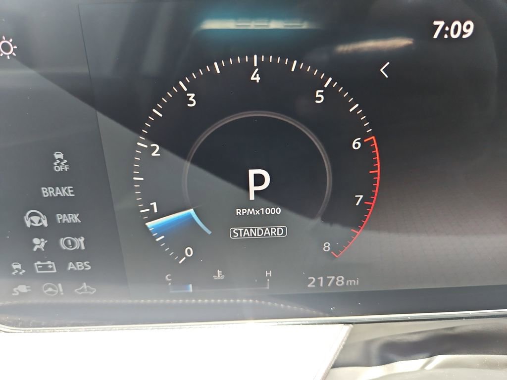 Used 2025 Nissan Murano SV AWD/4WD image 16