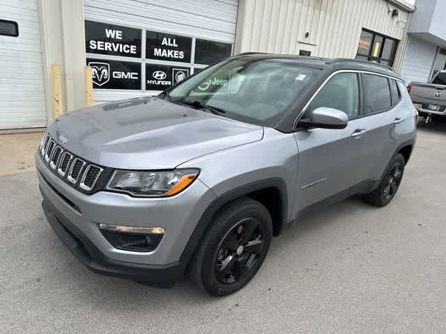 Used 2018 Jeep Compass Latitude w/ Popular Equipment Group AWD/4WD image 2