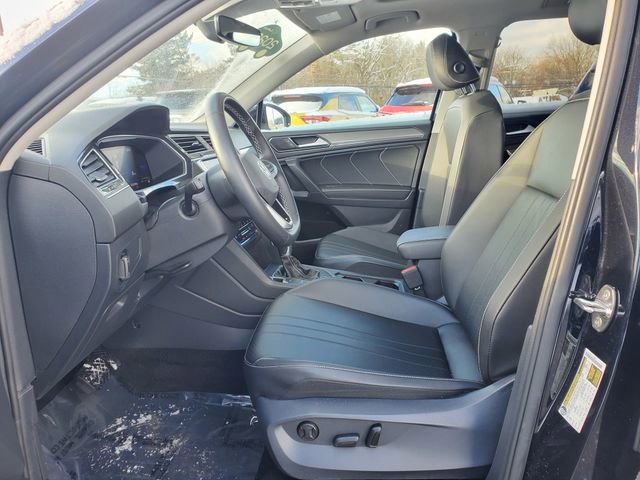 Used 2022 Volkswagen Tiguan SE w/ Panoramic Sunroof Package image 19