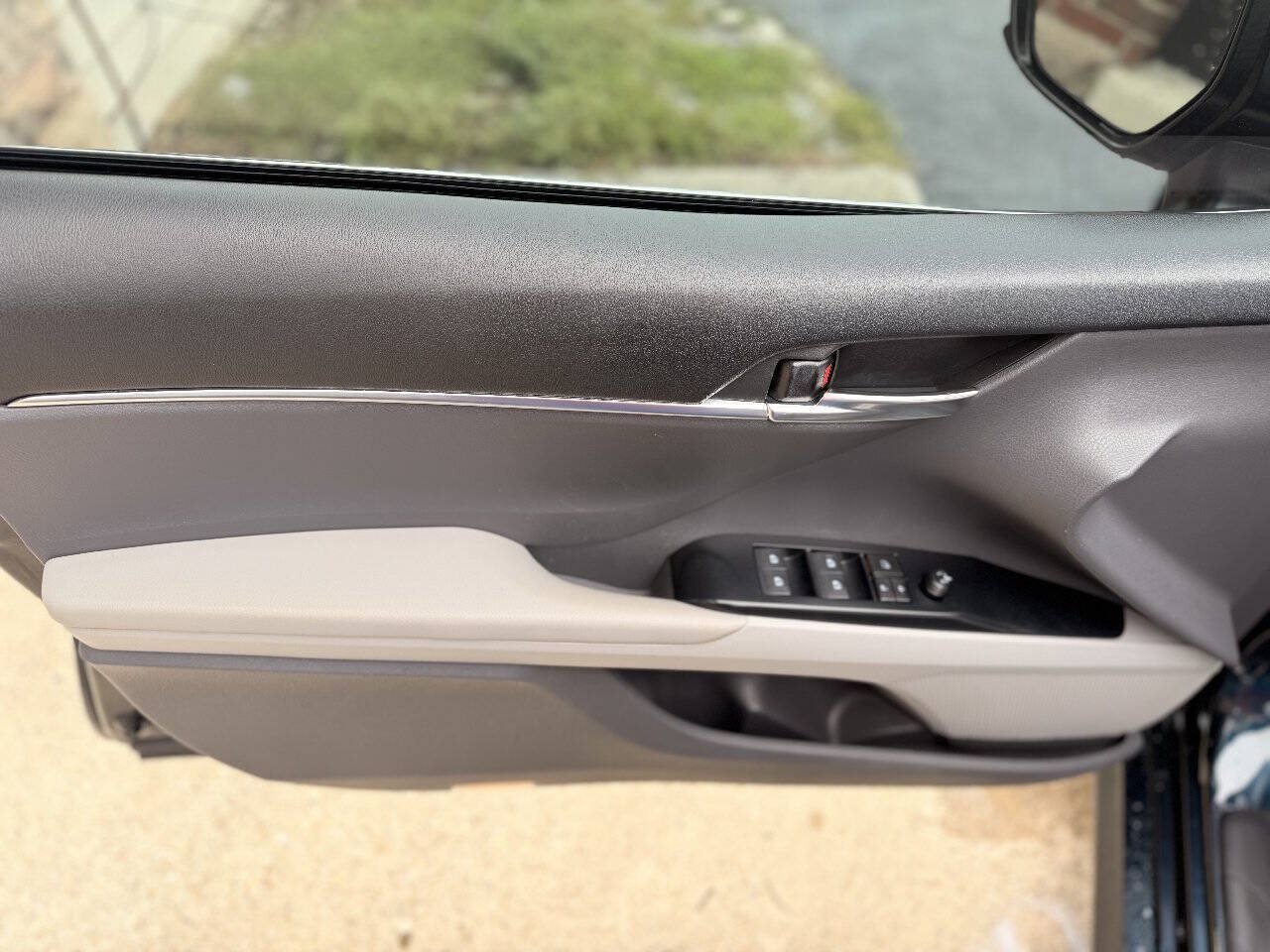 Used 2018 Toyota Camry FWD image 11