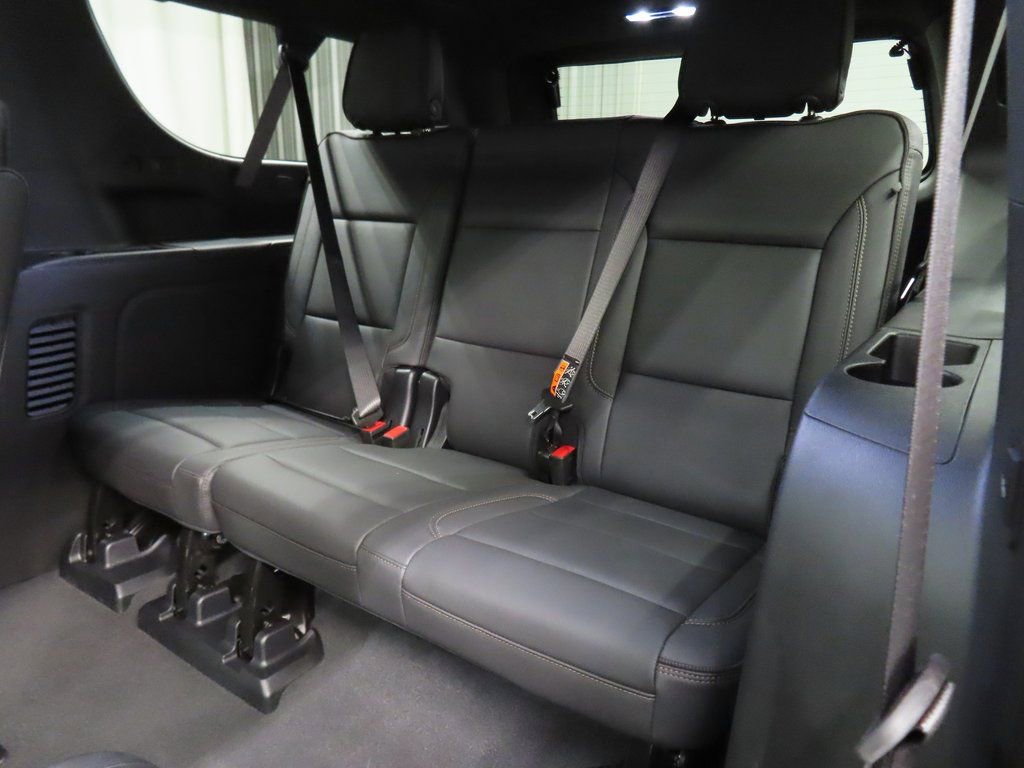 Used 2025 Chevrolet Suburban High Country AWD/4WD image 12
