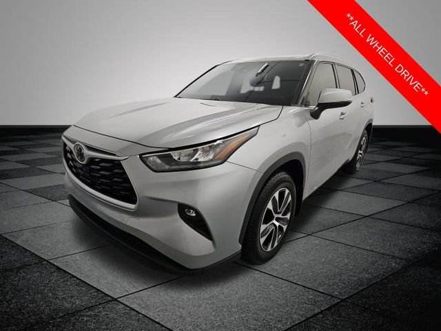 Used 2020 Toyota Highlander XLE image 3