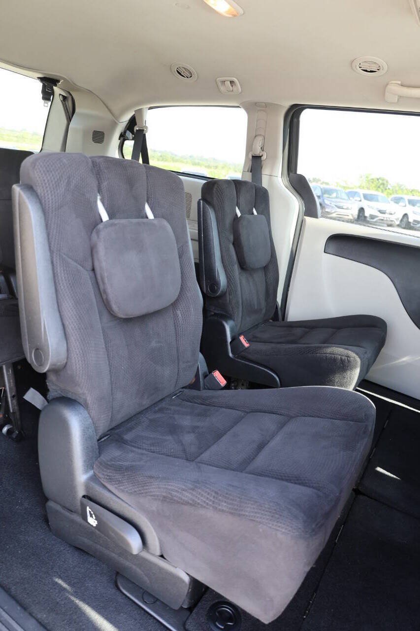Used 2014 Dodge Grand Caravan SXT FWD image 16