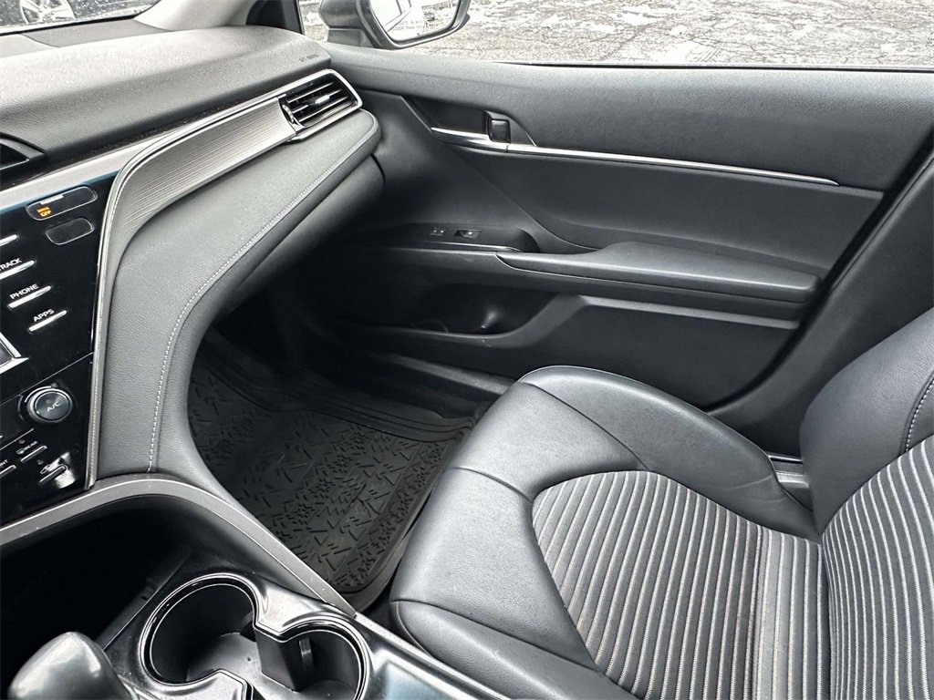 Used 2020 Toyota Camry SE image 31