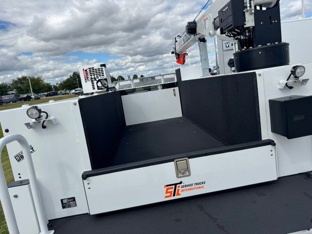 New 2025 RAM 5500 4x4 Regular Cab image 8