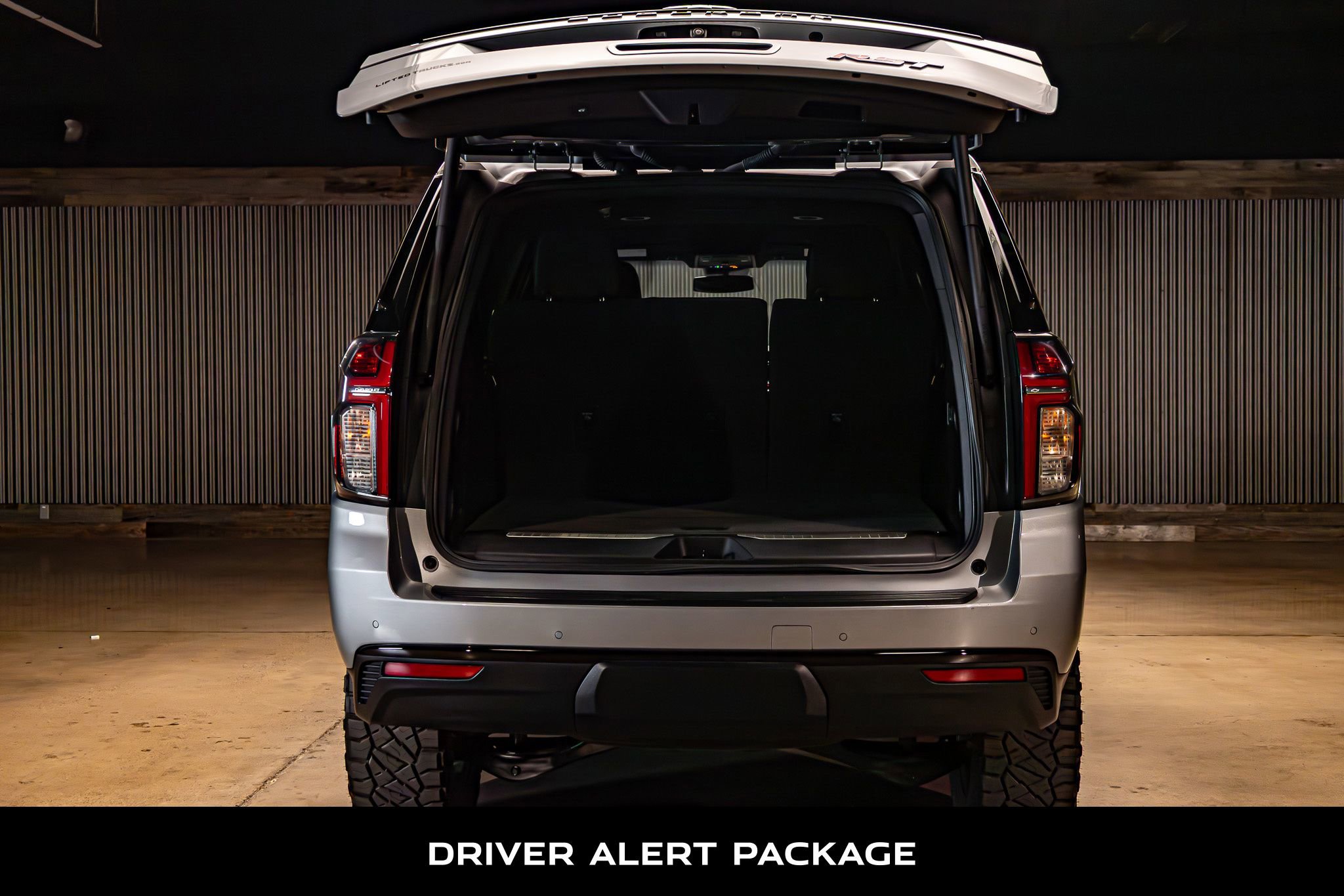 Used 2024 Chevrolet Suburban RST w/ Luxury Package AWD/4WD image 8