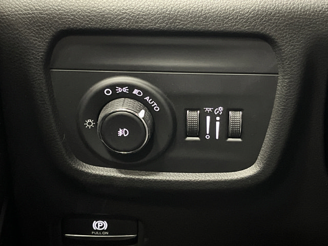New 2026 Jeep Grand Cherokee Limited w/ Luxury Tech Group II AWD/4WD image 25