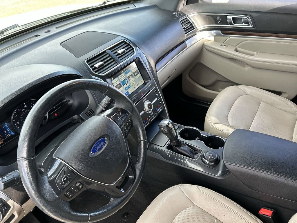 Used 2018 Ford Explorer Limited w/ Equipment Group 301A image 10