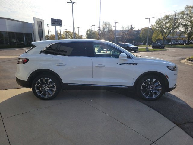 Used 2023 Lincoln Nautilus Reserve AWD/4WD image 2