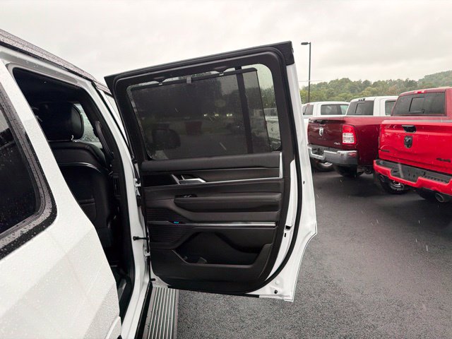 New 2026 Jeep Grand Wagoneer Summit AWD/4WD image 20