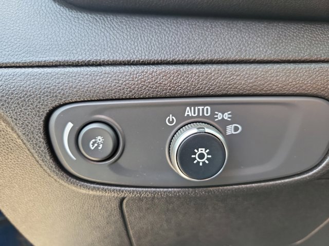 Used 2022 Chevrolet Bolt EUV LT w/ Convenience Package image 18