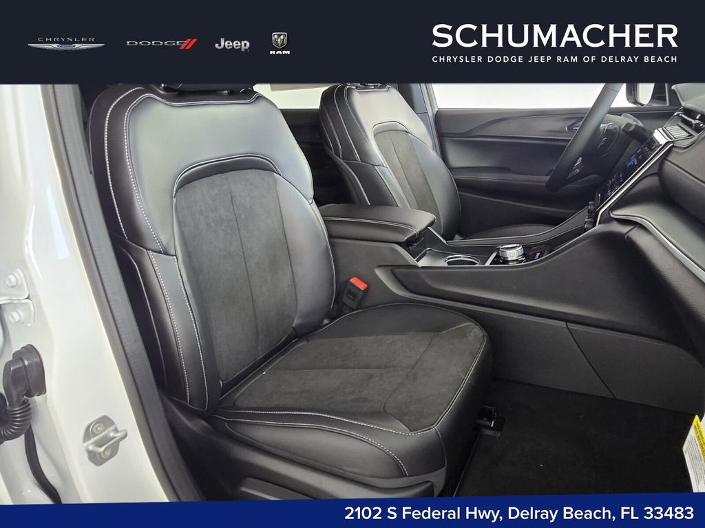 New 2025 Jeep Grand Cherokee L Laredo RWD image 18
