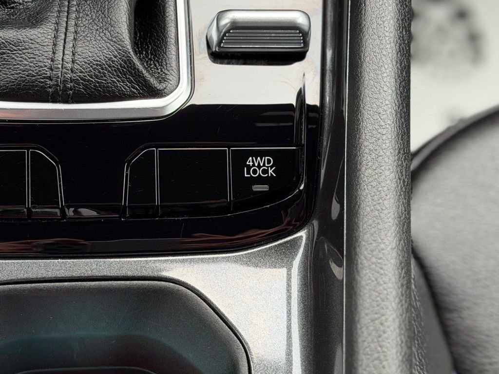 Used 2024 Jeep Compass Latitude image 21