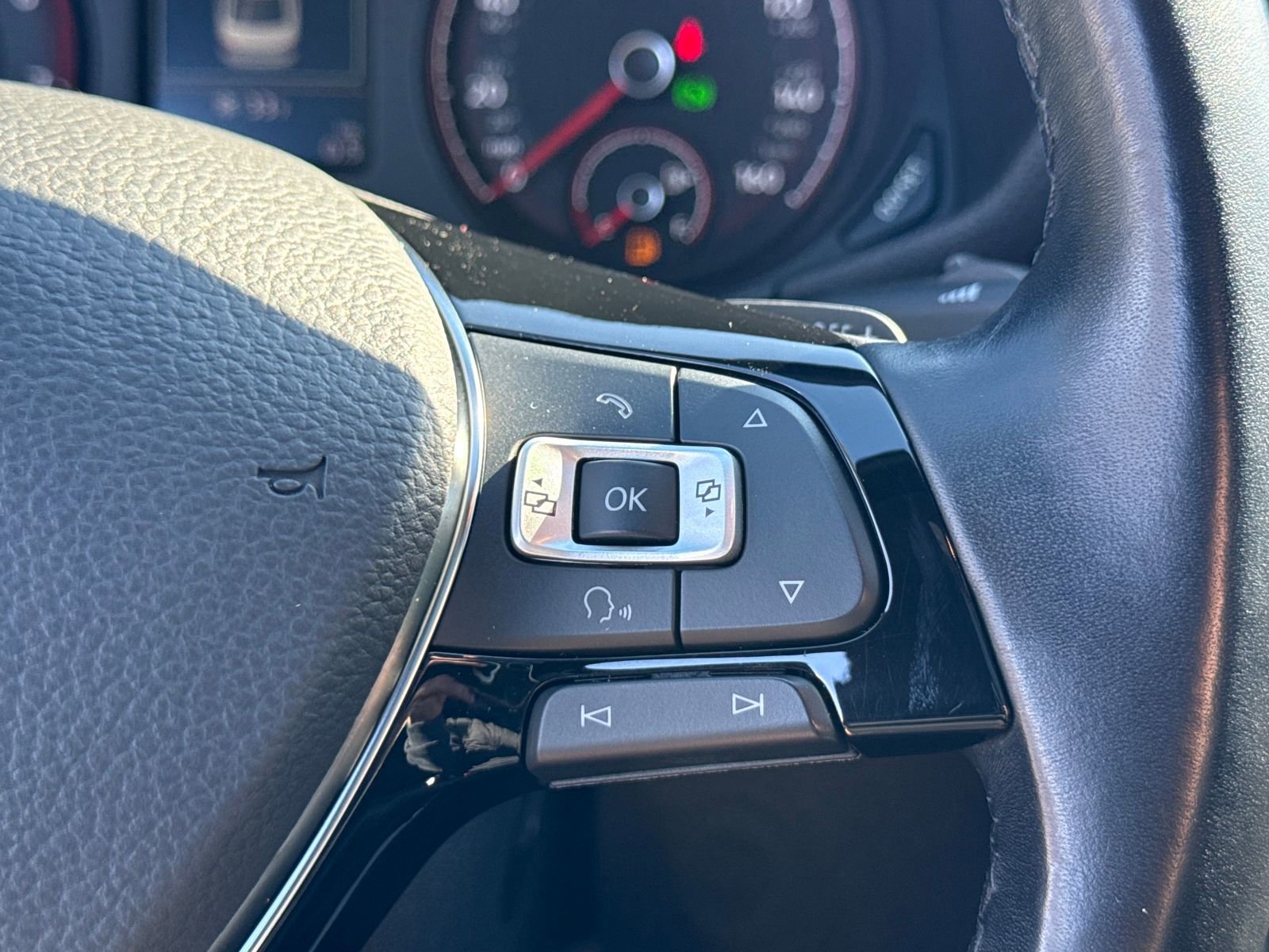 Certified 2022 Volkswagen Passat 2.0T R-Line image 27