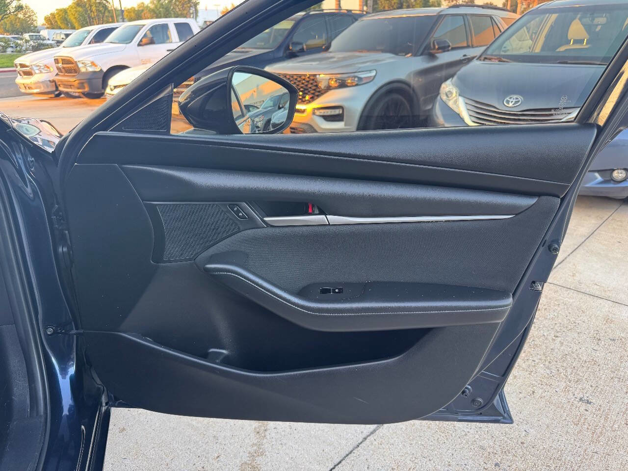 Used 2021 MAZDA MAZDA3 s image 34