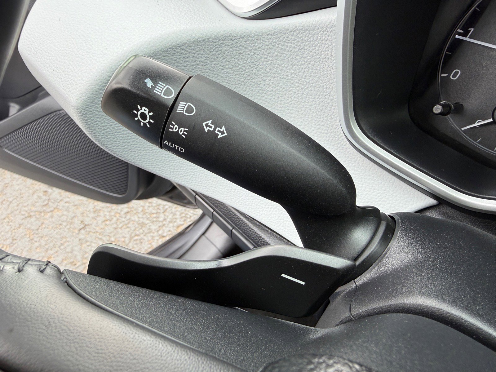 Used 2023 Toyota Corolla SE FWD image 30