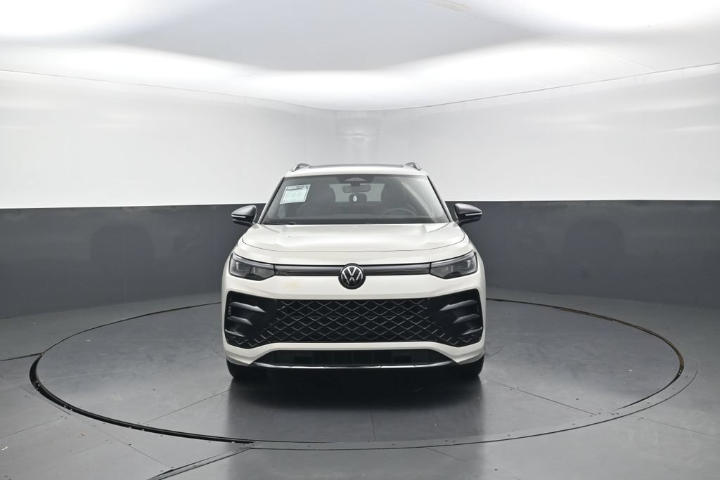 Used 2025 Volkswagen Tiguan SE R-Line FWD image 34