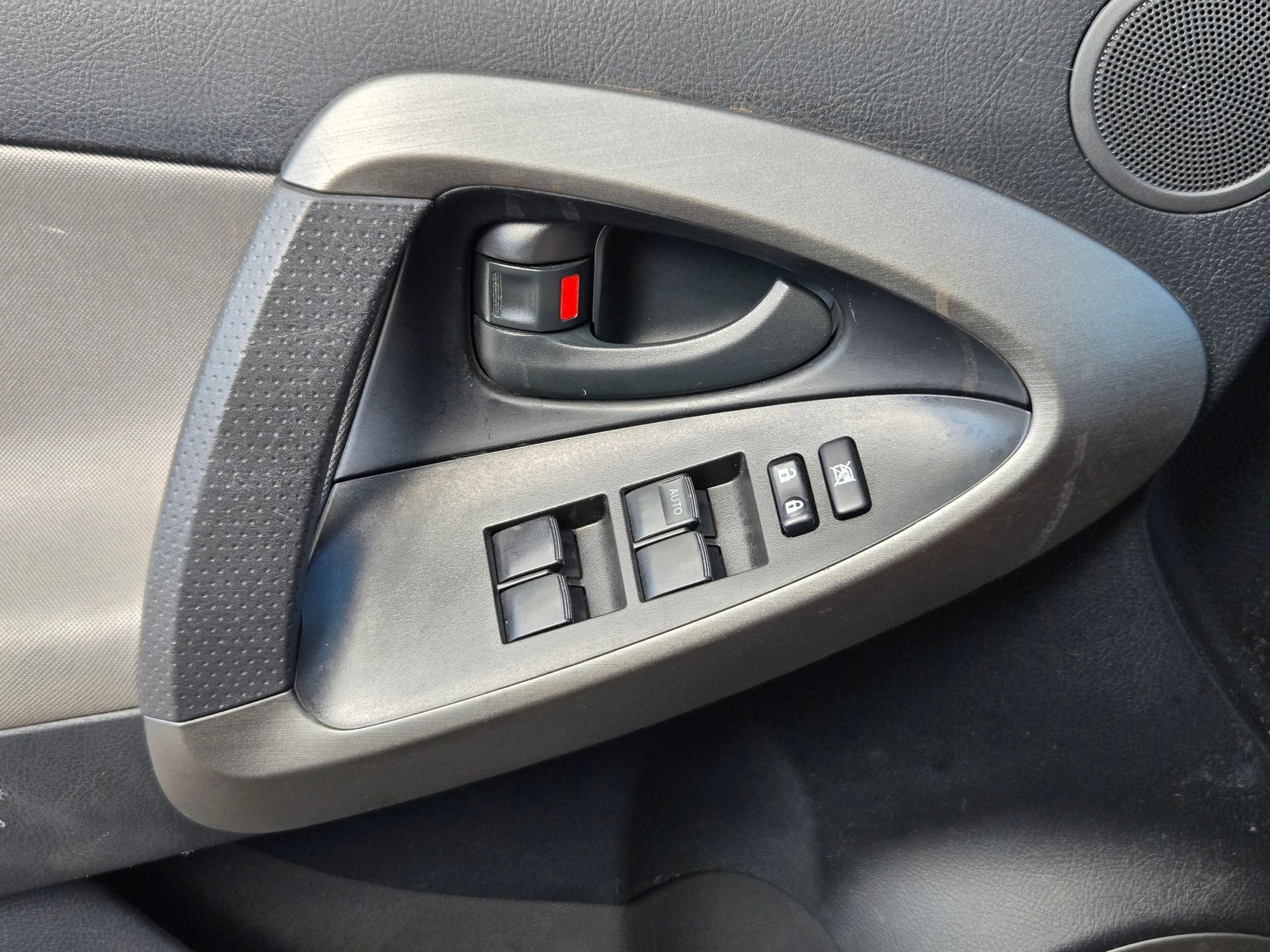Used 2012 Toyota RAV4 FWD w/ Value Pkg image 11