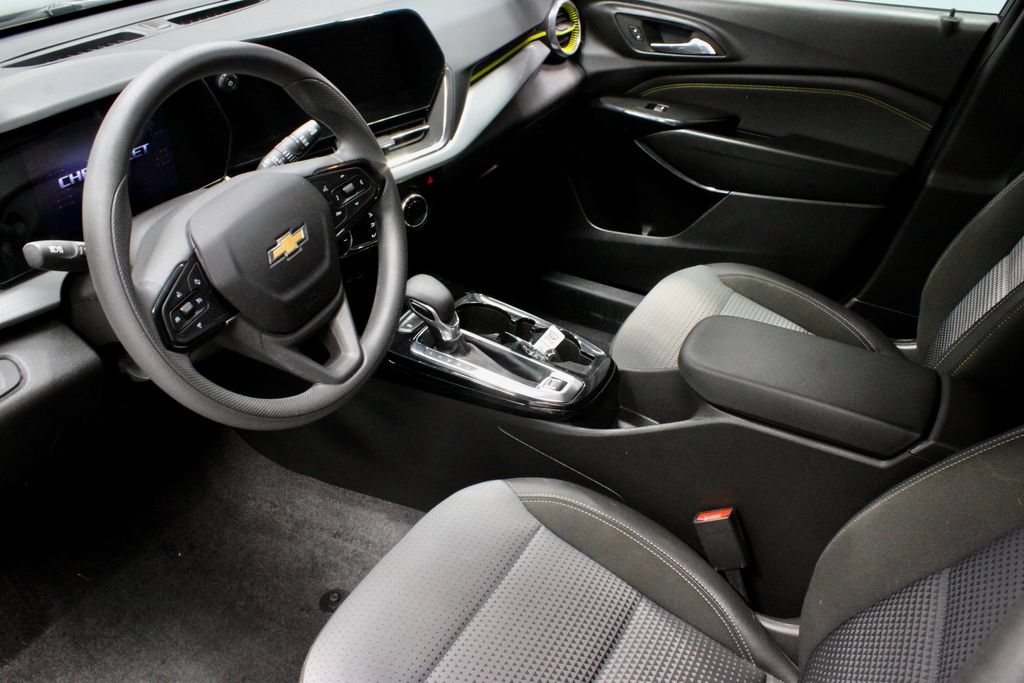 Used 2025 Chevrolet Trax LT FWD image 22