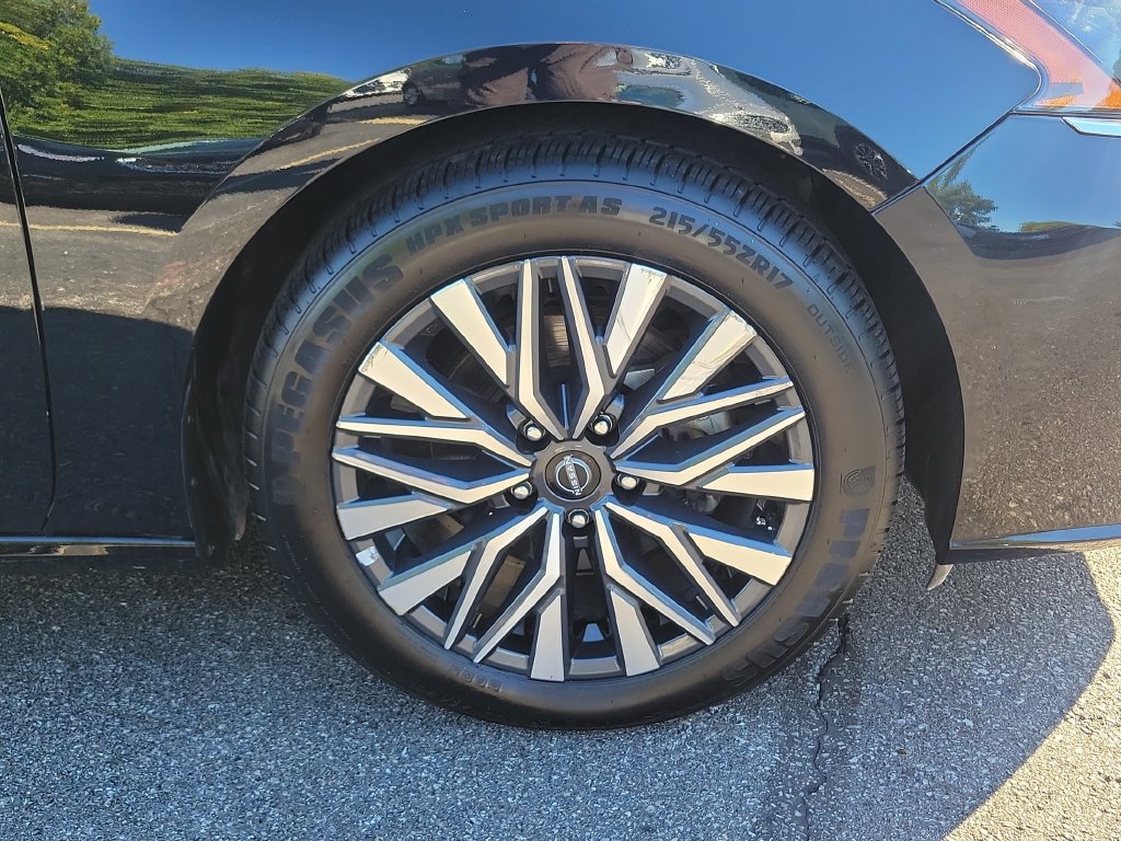 Used 2025 Nissan Altima 2.5 SV FWD image 8