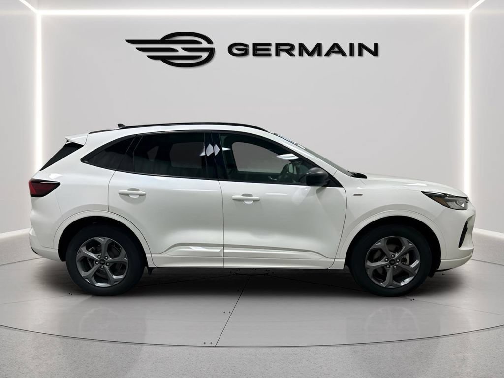 Used 2024 Ford Escape ST-Line w/ Tech Pack #1 AWD/4WD image 8