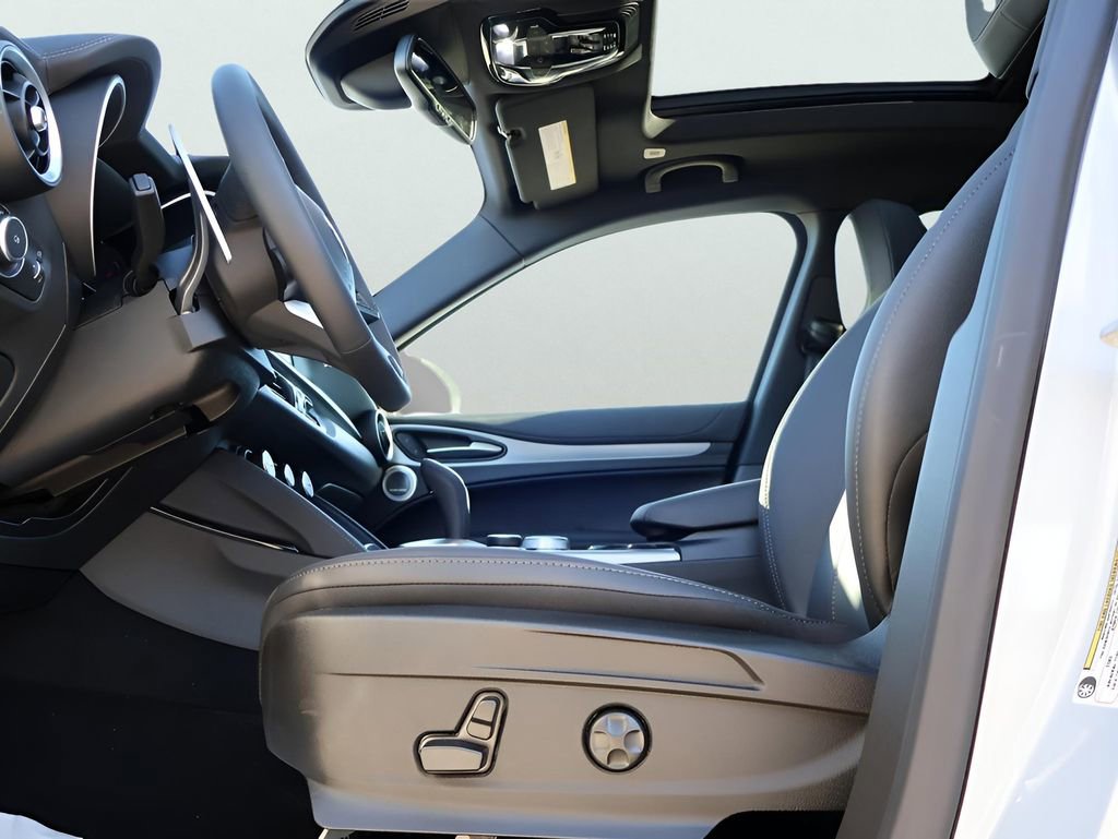 New 2025 Alfa Romeo Stelvio Sprint image 38