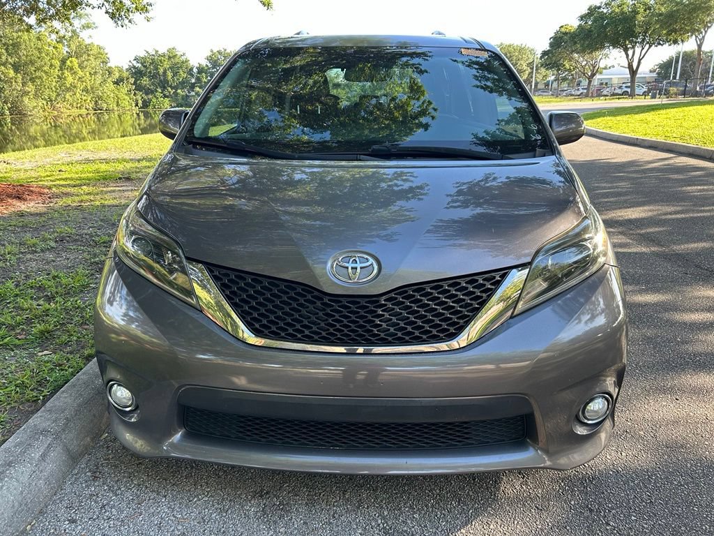 Used 2016 Toyota Sienna SE FWD image 9