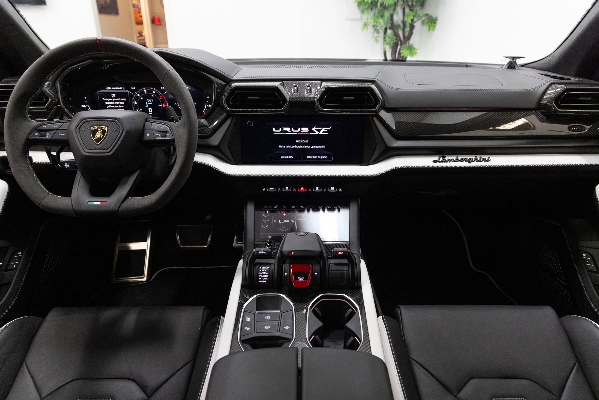Used 2025 Lamborghini Urus SE image 5