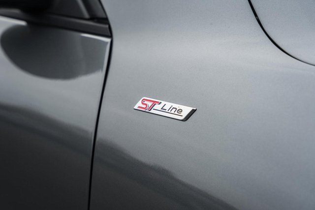 Used 2025 Ford Escape ST-Line image 16