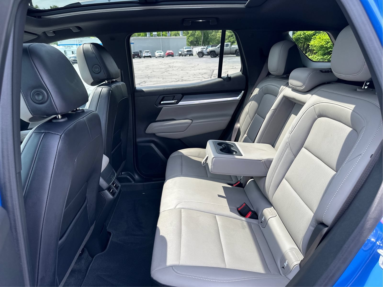 Used 2025 GMC Terrain Elevation w/ Elevation Premium Package AWD/4WD image 10