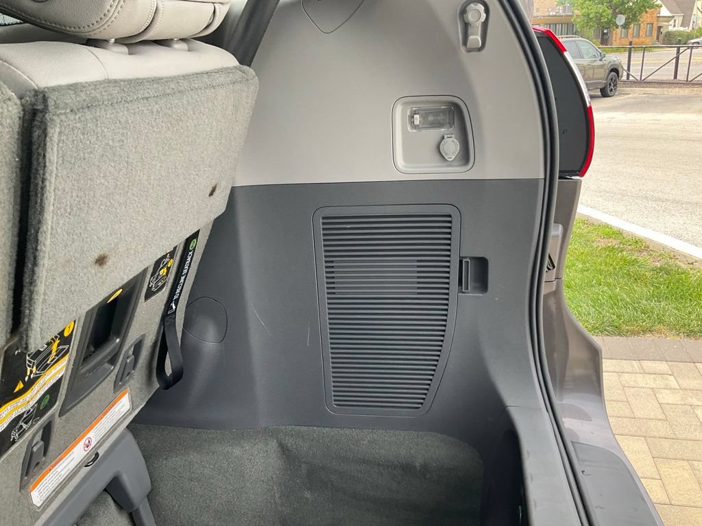 Used 2015 Toyota Sienna XLE AWD/4WD image 39