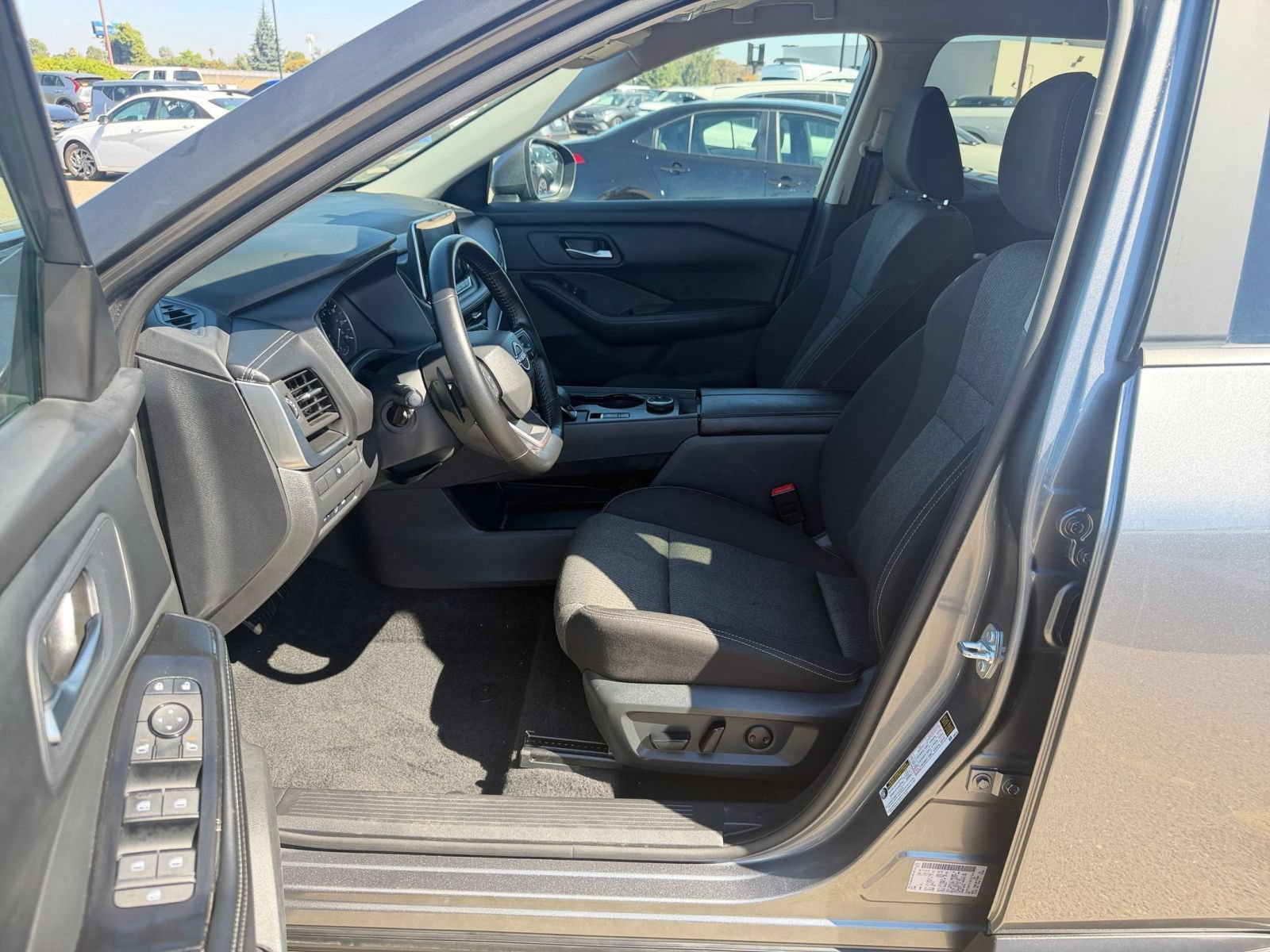 Used 2025 Nissan Rogue SV AWD/4WD image 29