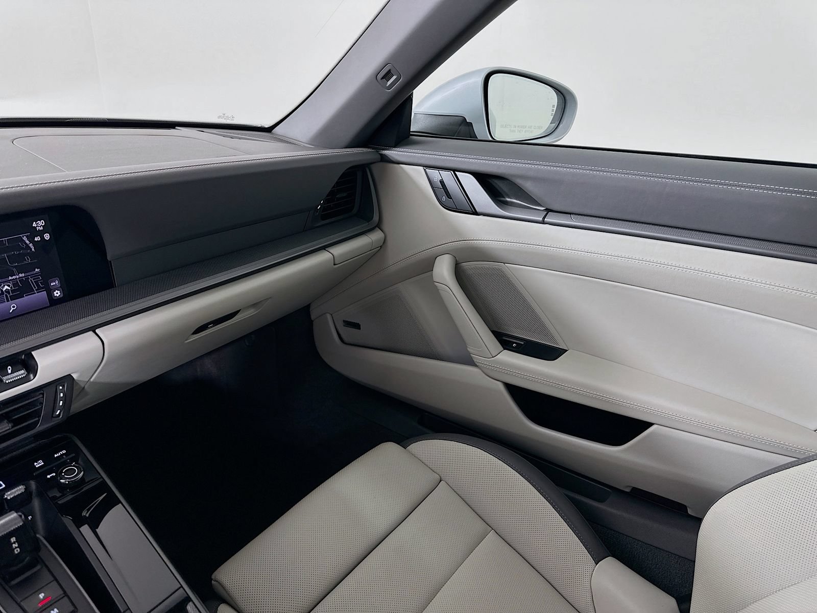 Used 2025 Porsche 911 Carrera w/ Premium Package RWD image 23