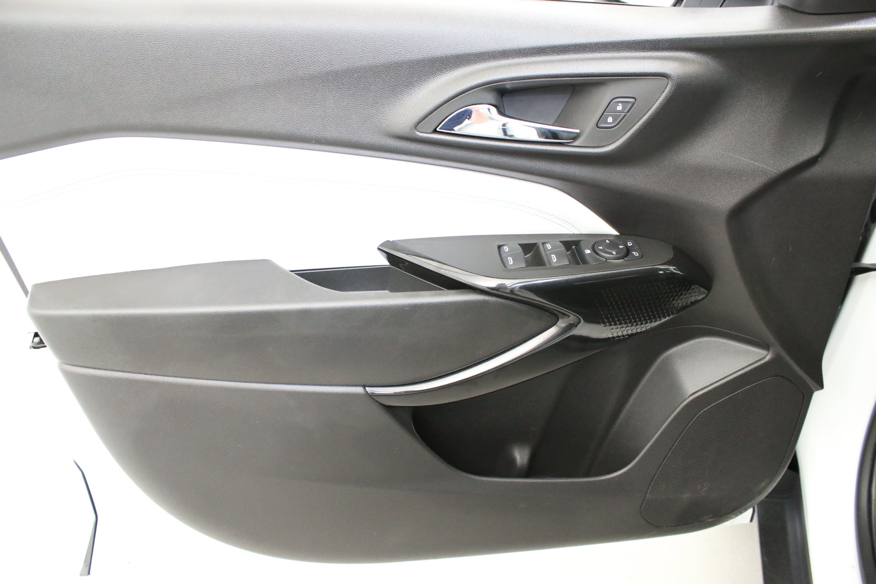 Certified 2025 Chevrolet Trax LT w/ Driver Confidence Package FWD image 13